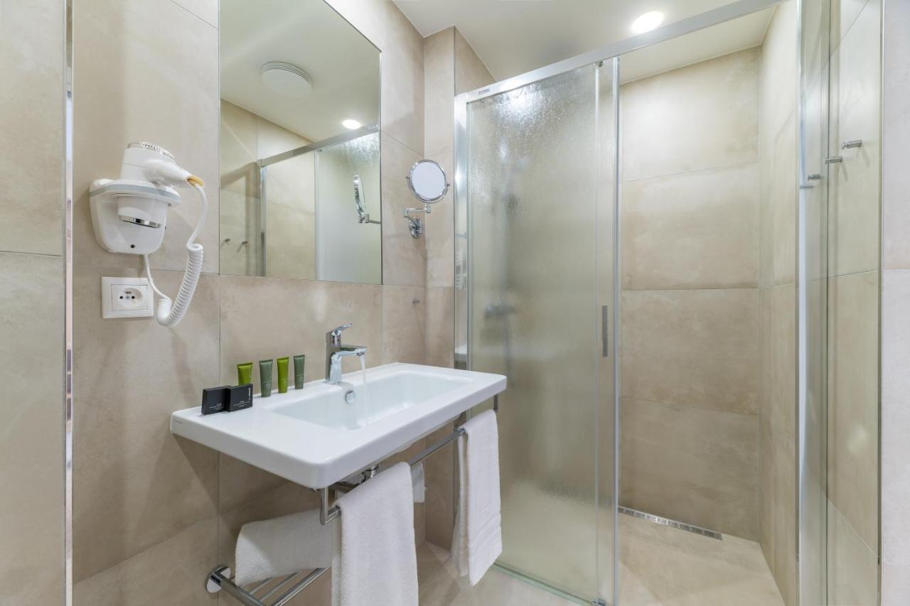 Wellness Hotel Iris بافلوف المظهر الخارجي الصورة
