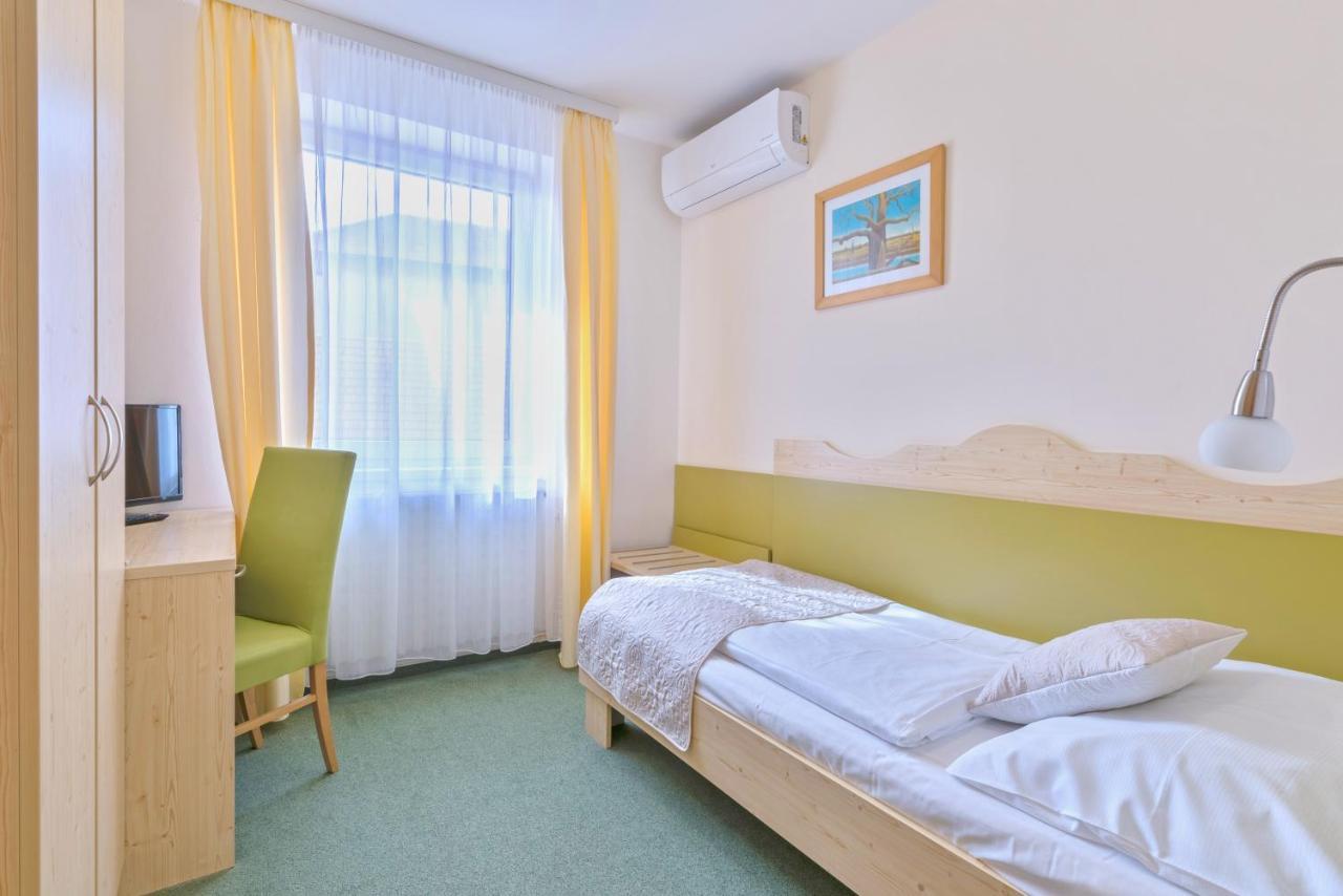 Wellness Hotel Iris بافلوف المظهر الخارجي الصورة