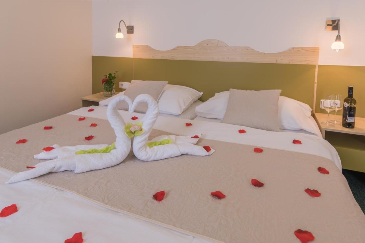 Wellness Hotel Iris بافلوف المظهر الخارجي الصورة