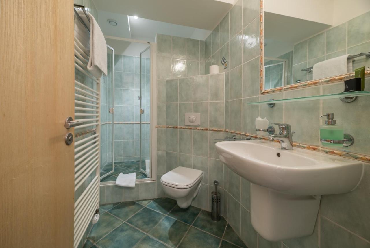 Wellness Hotel Iris بافلوف المظهر الخارجي الصورة
