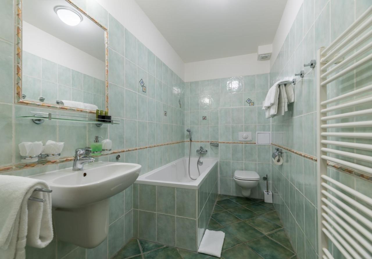 Wellness Hotel Iris بافلوف المظهر الخارجي الصورة